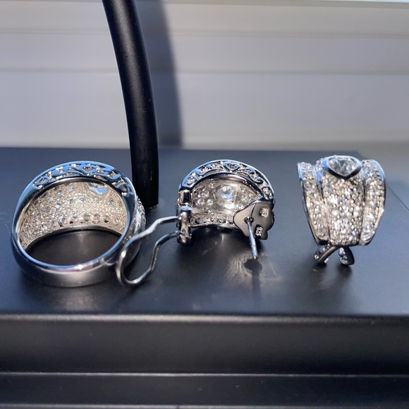 Gorgeous Heart Ring with Matching Earrings - Picture 7 of 12